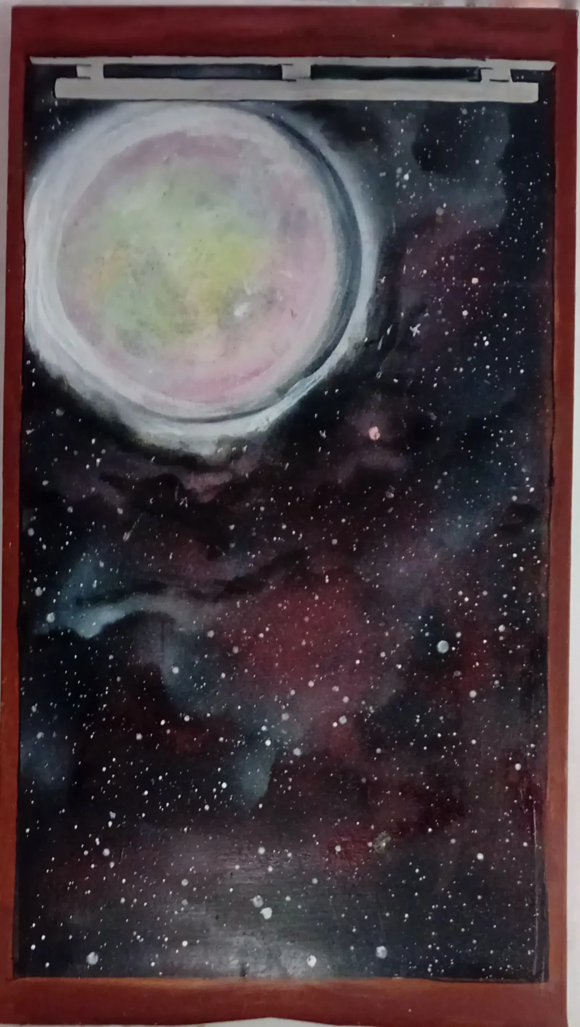 das Dachfenster zeigt Ein leuchtenden Vollmond am dunklen Sternenhimmel. der Mondschein strahlt die wenigen Wöllckchen an als würde man durch ein Veluxfenster sehen